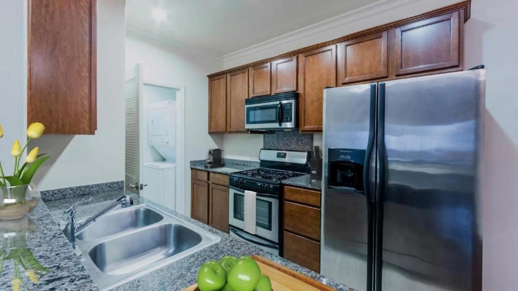 Holiday In La - 1Br With Free Parking, Laundry, Pool Лос Анджелис Екстериор снимка